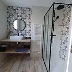Spacieuse Avec Piscine Privée à L'île-d'yeu – 150 M² *