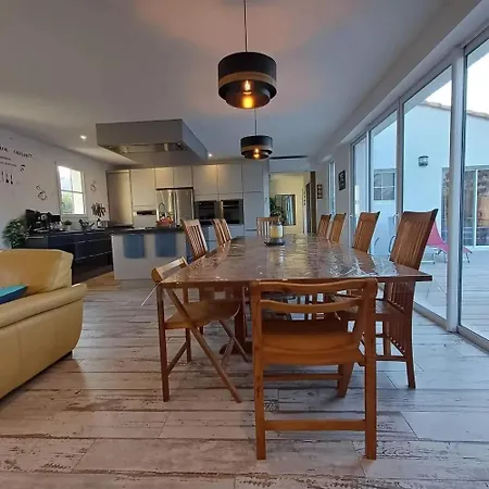Villa Spacieuse Avec Piscine Privée à L'île-d'yeu – 150 M²