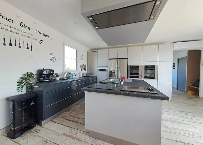 Spacieuse Avec Piscine Privee A L'ile-d'yeu - 150 M² 勒德耶乌